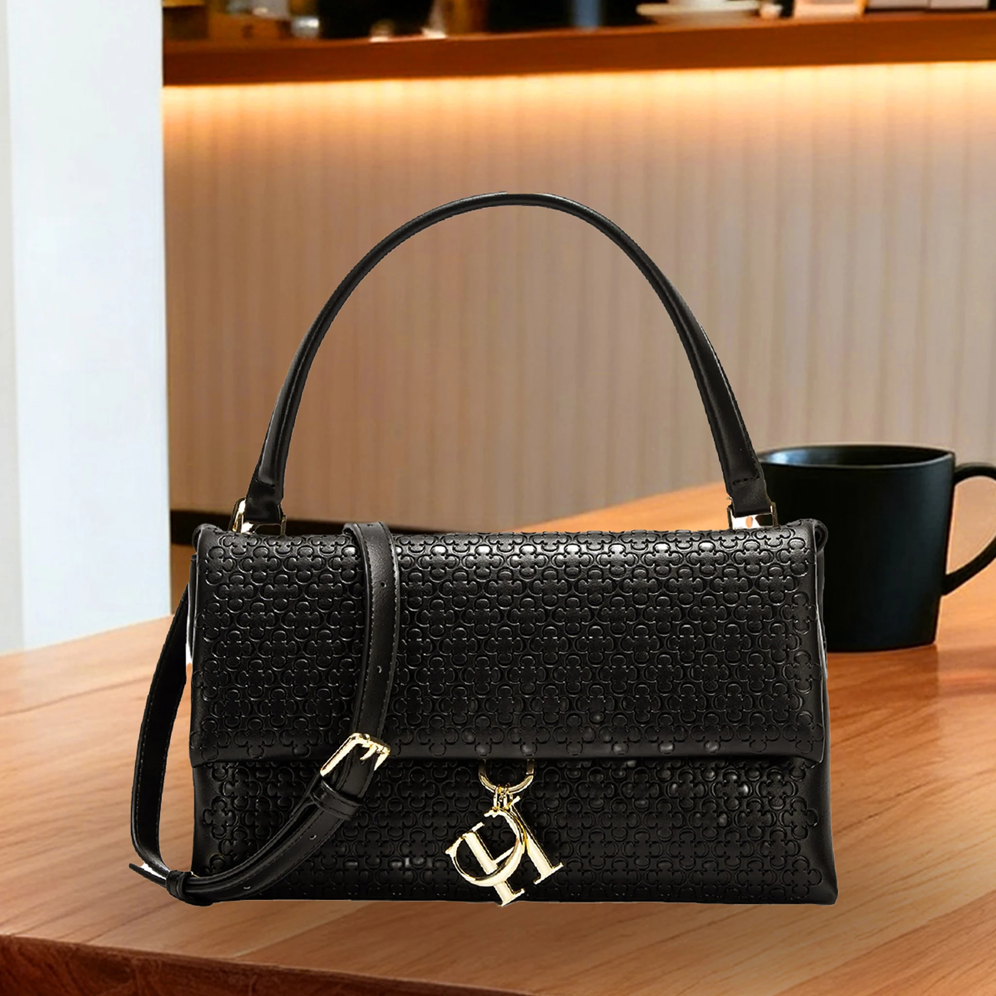 Women Bags Premium Brands - Elegante Handtasche mit Monogramm-Prägung, Metall-Markenanhänger, Obergriff,